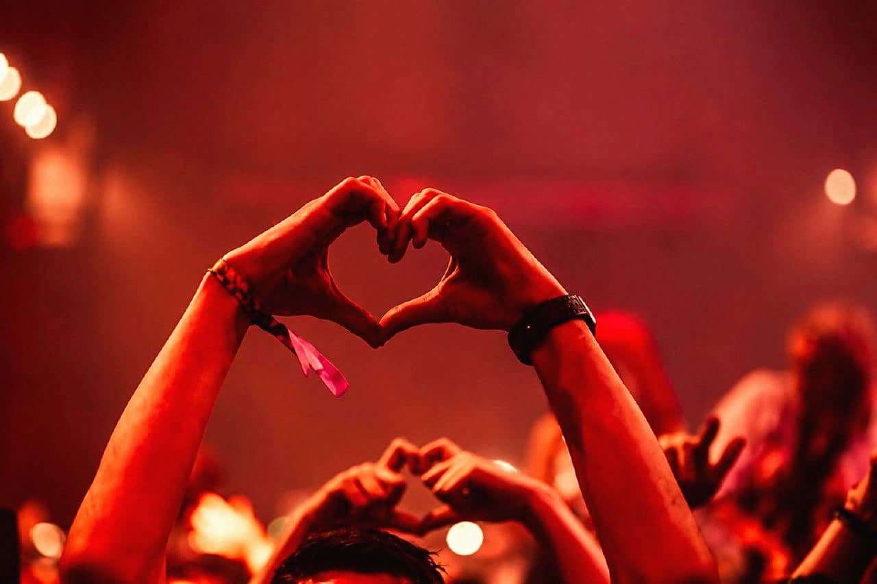 Raves Eased Childhood Trauma as Much as Ceremonies, a New Study Finds