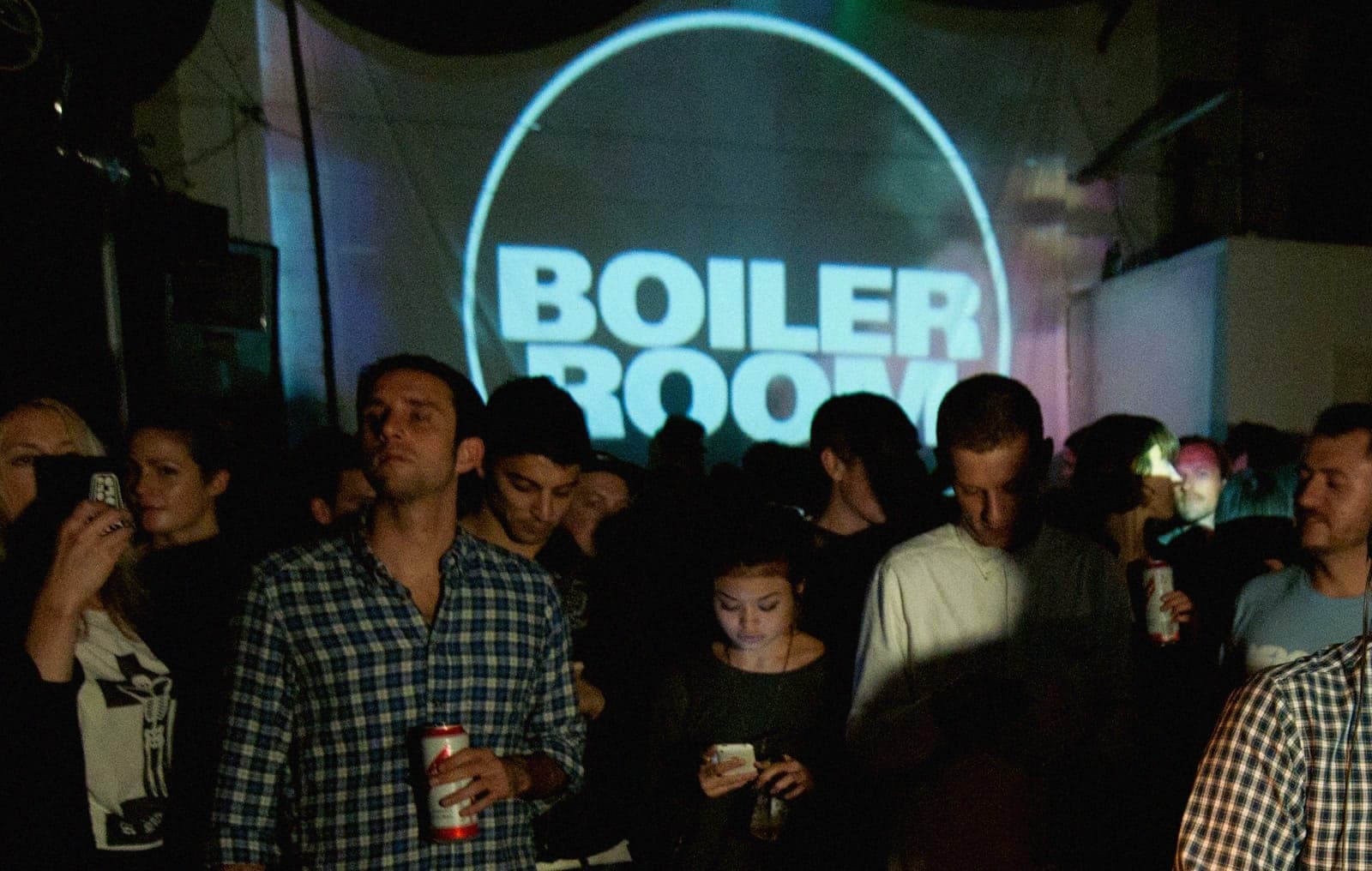 Ocho ciudades boicotean ya a Boiler Room por KKR, y los DJ rechazan el dinero para demostrarlo