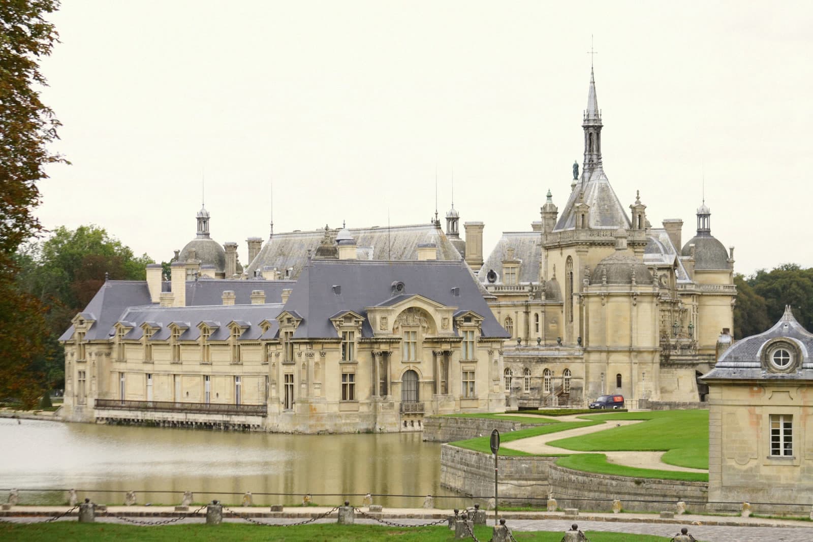 Carl Cox and Mau P turn the gardens of Château de Chantilly into a 15,000-capacity techno party